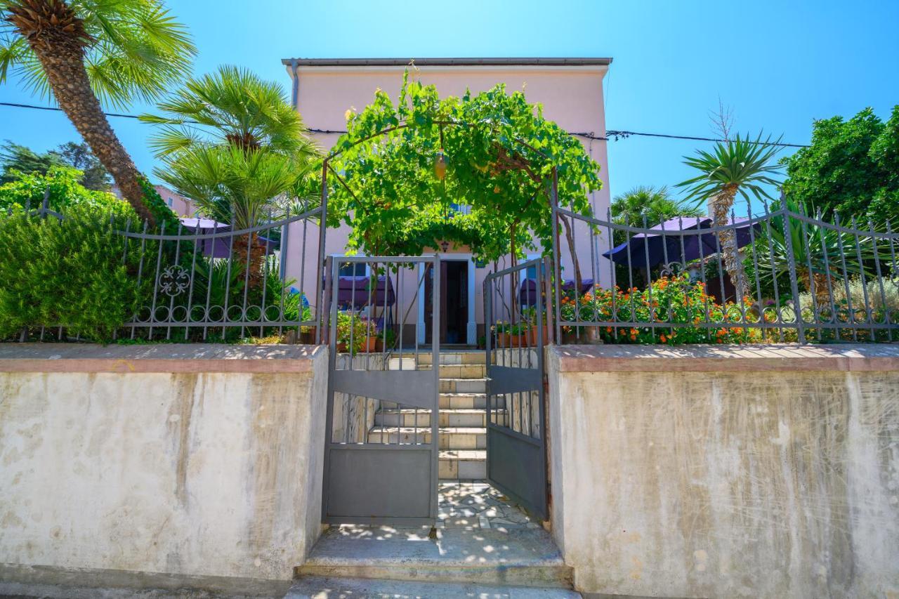 Apartmani Loreta Mali Lošinj Zewnętrze zdjęcie