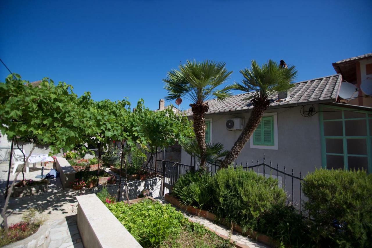 Apartmani Loreta Mali Lošinj Zewnętrze zdjęcie