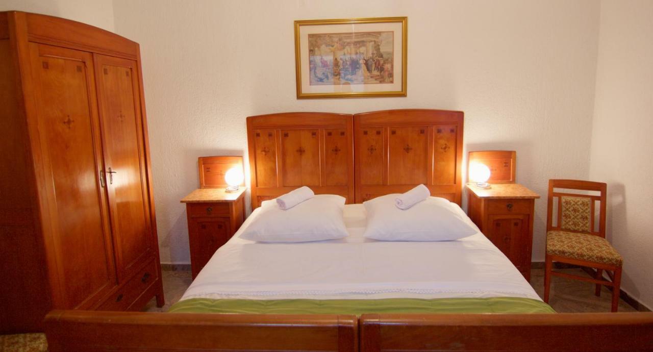 Apartmani Loreta Mali Lošinj Zewnętrze zdjęcie
